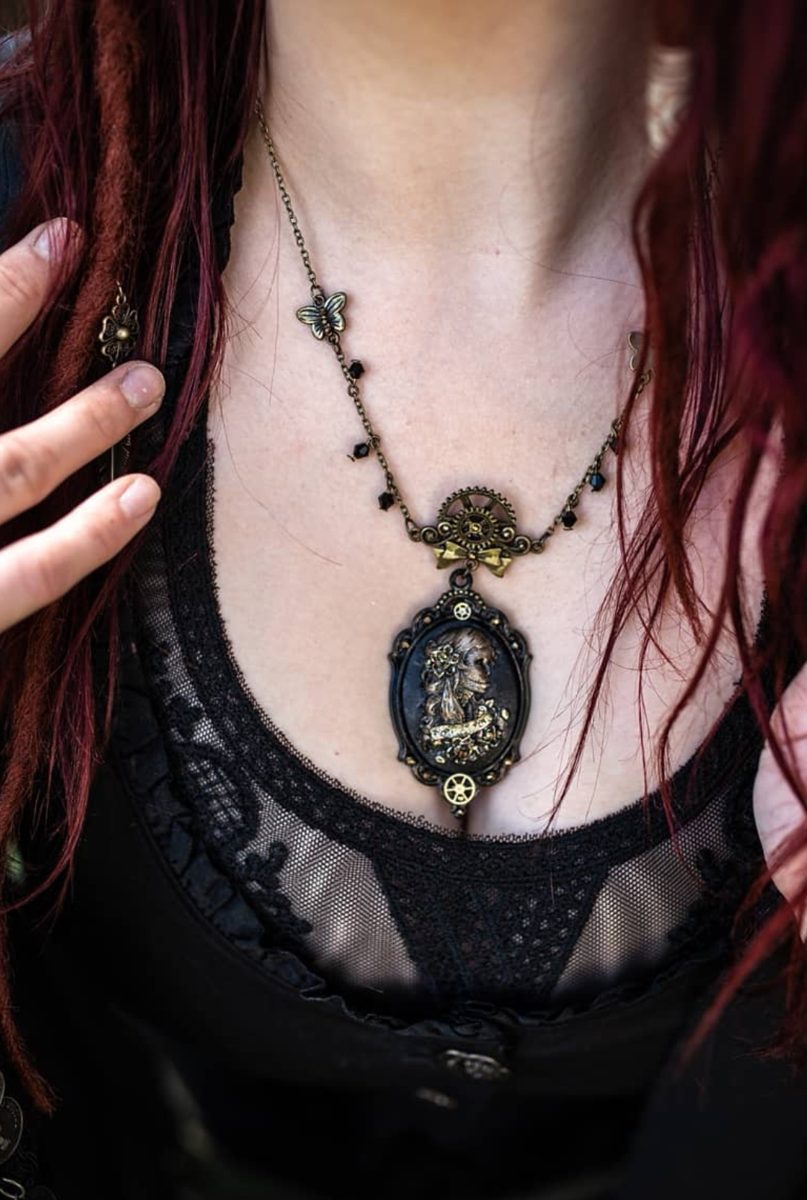 Cameo-Kette mit Steampunk-Elementen